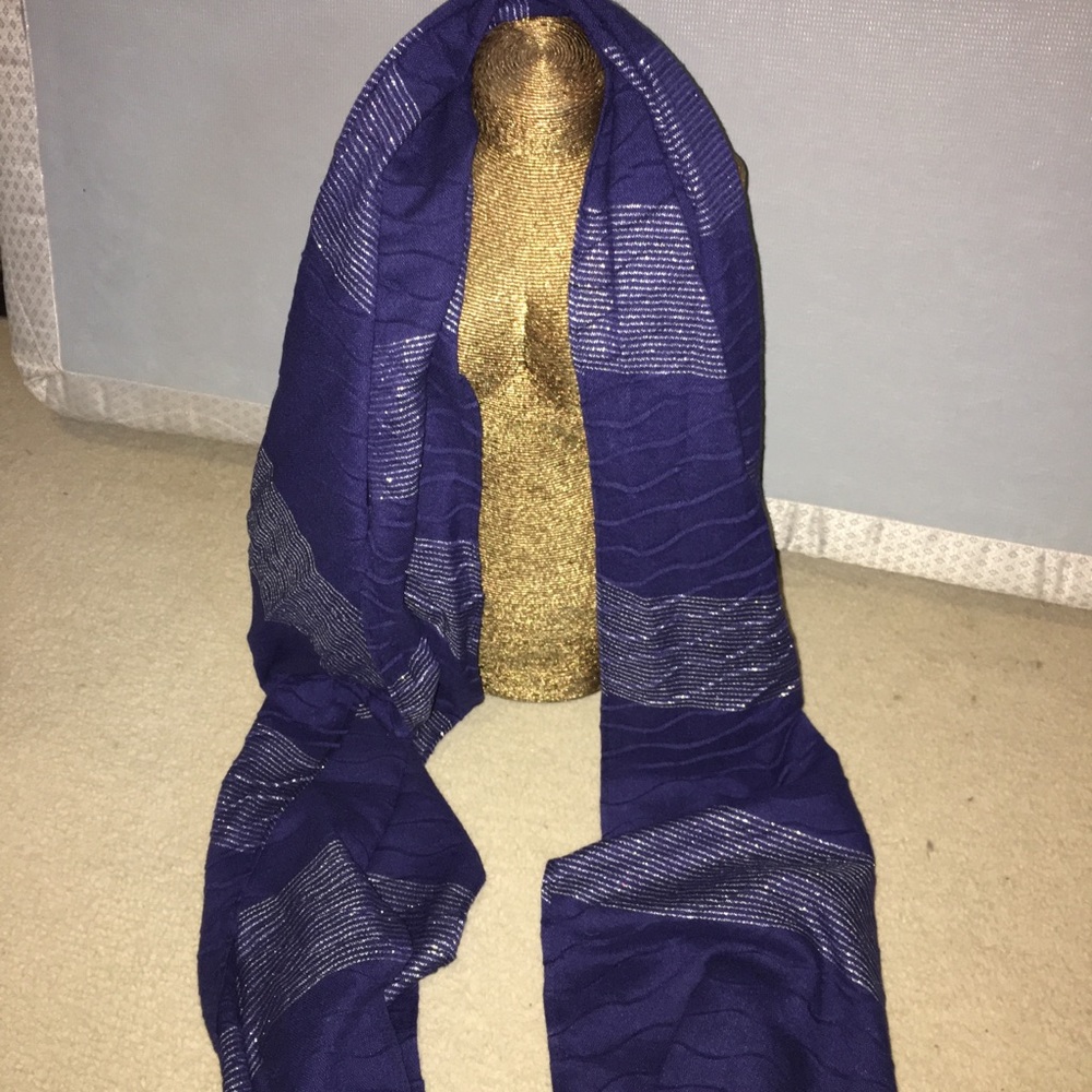 Long women’s scarf